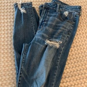 AMERICAN EAGLE RIPPED SKINNY JEANS X-LONG